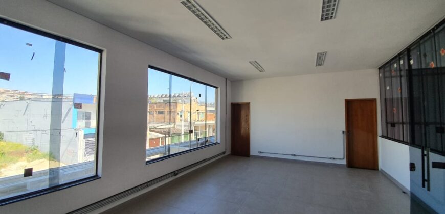 1 Galpão Industrial em Santana de Parnaiba Bairro da Fazendinha com 500 m² sendo 2 pavimentos de 250 m².