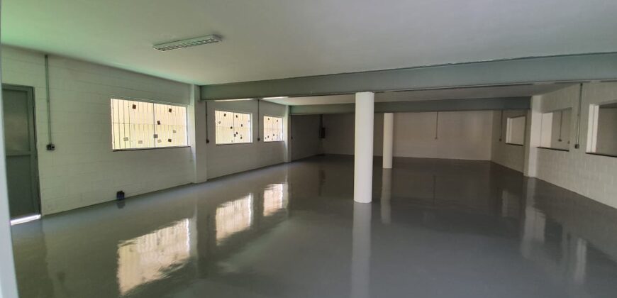 1 Galpão Industrial em Santana de Parnaiba Bairro da Fazendinha com 500 m² sendo 2 pavimentos de 250 m².