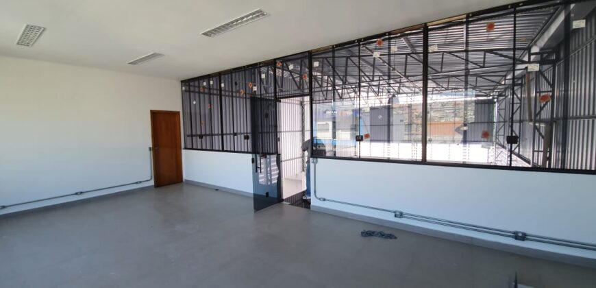 1 Galpão Industrial em Santana de Parnaiba Bairro da Fazendinha com 500 m² sendo 2 pavimentos de 250 m².