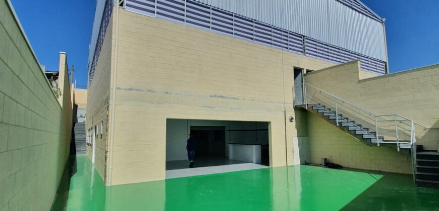 1 Galpão Industrial em Santana de Parnaiba Bairro da Fazendinha com 500 m² sendo 2 pavimentos de 250 m².