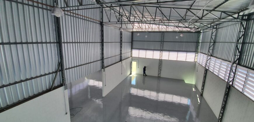 1 Galpão Industrial em Santana de Parnaiba Bairro da Fazendinha com 500 m² sendo 2 pavimentos de 250 m².