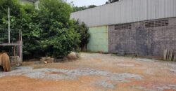 Terreno de 4.500 m² ao lado da Estrada Turística do Jaraguá composto por 2 chácaras antes usadas para eventos com casas piscinas e estacionamento em Pirituba SP.
