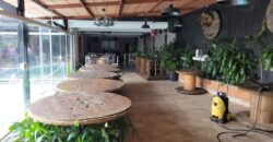 Terreno de 4.500 m² ao lado da Estrada Turística do Jaraguá composto por 2 chácaras antes usadas para eventos com casas piscinas e estacionamento em Pirituba SP.