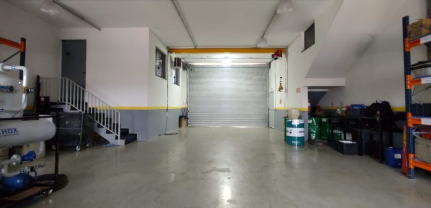 Prédio Comercial c/ 600 m² de area construida sendo 3 pavimentos em terreno de 250 m²-Vila Zatt-SP.