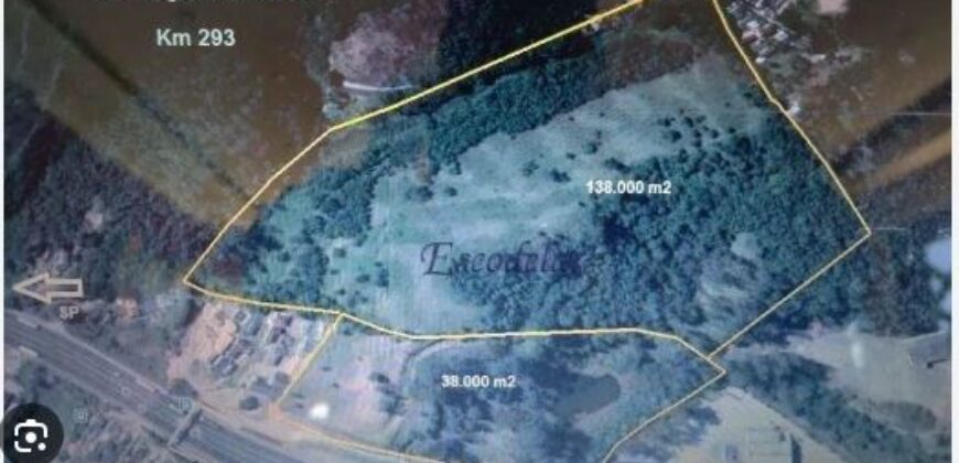 Área Industrial de 176.500 m² em Itapecerica da Serra Km 293 da Rodovia Regis Bitencourt.
