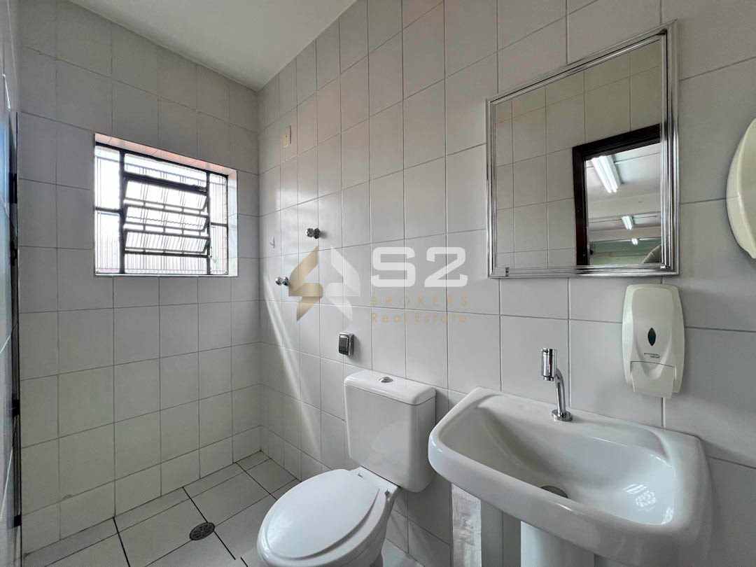 Prédio Comercial com 3 pavimentos 675 m² de A/C em terreno de 300 m² fácil acesso ao terminal de ônibus e estação de trem da CPTM de Pirituba