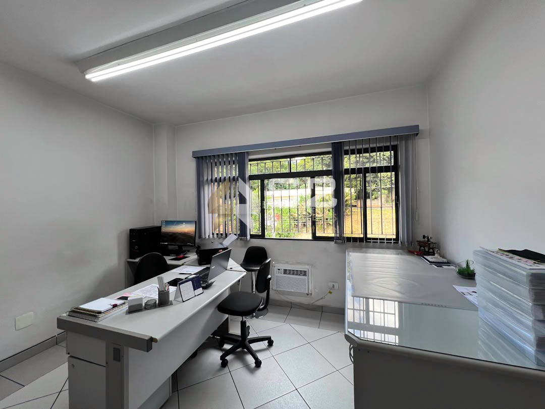 Prédio Comercial com 3 pavimentos 675 m² de A/C em terreno de 300 m² fácil acesso ao terminal de ônibus e estação de trem da CPTM de Pirituba