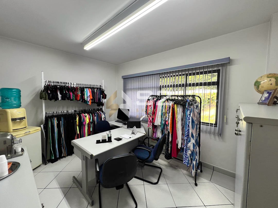 Prédio Comercial com 3 pavimentos 675 m² de A/C em terreno de 300 m² fácil acesso ao terminal de ônibus e estação de trem da CPTM de Pirituba