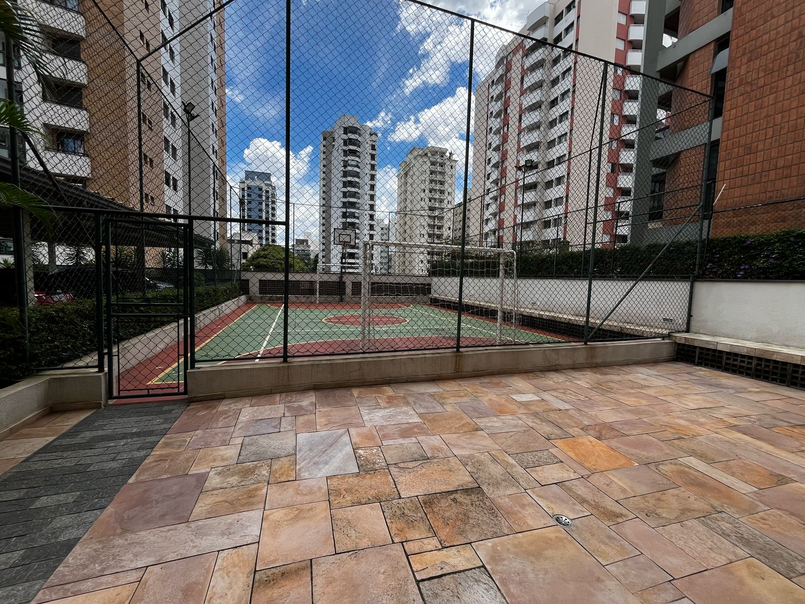 Apartamento de alto padrão no Bairro das Perdizes 2º andar com 74 m² sendo 3 dormitórios com vaga de garagem.